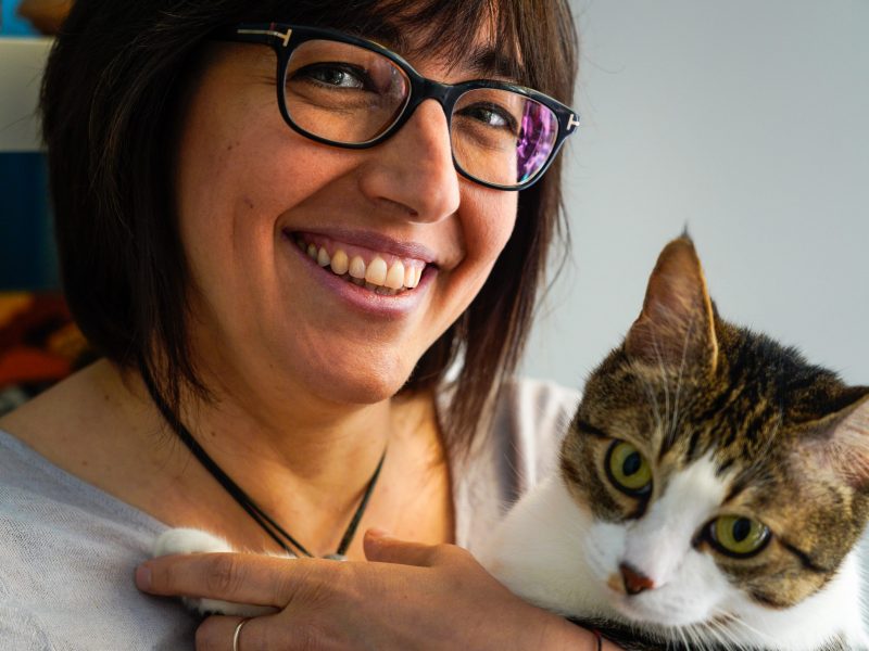 Glenda Nicolini psicoterapia con un gatto.